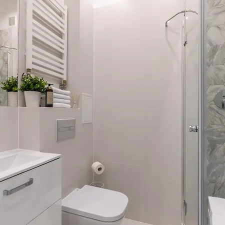 Glam Mila With Balcony In By Renters Appartamento Varsavia