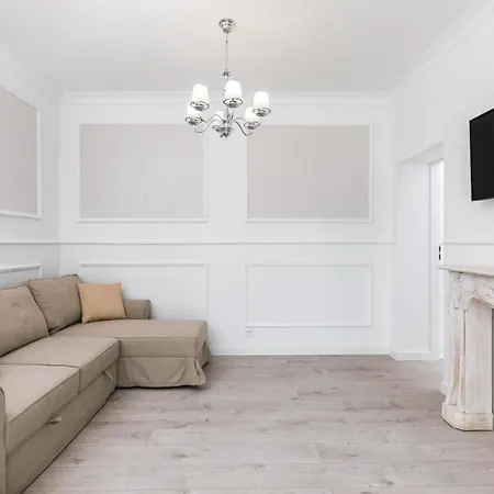 Glam Mila With Balcony In By Renters Apartamento