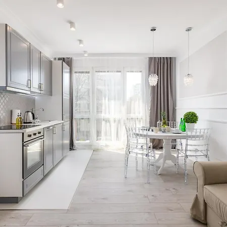 Glam Mila With Balcony In By Renters * 바르샤바