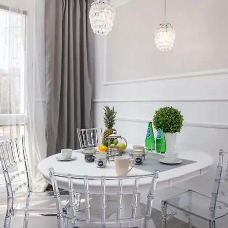 Glam Mila With Balcony In By Renters Varsovie